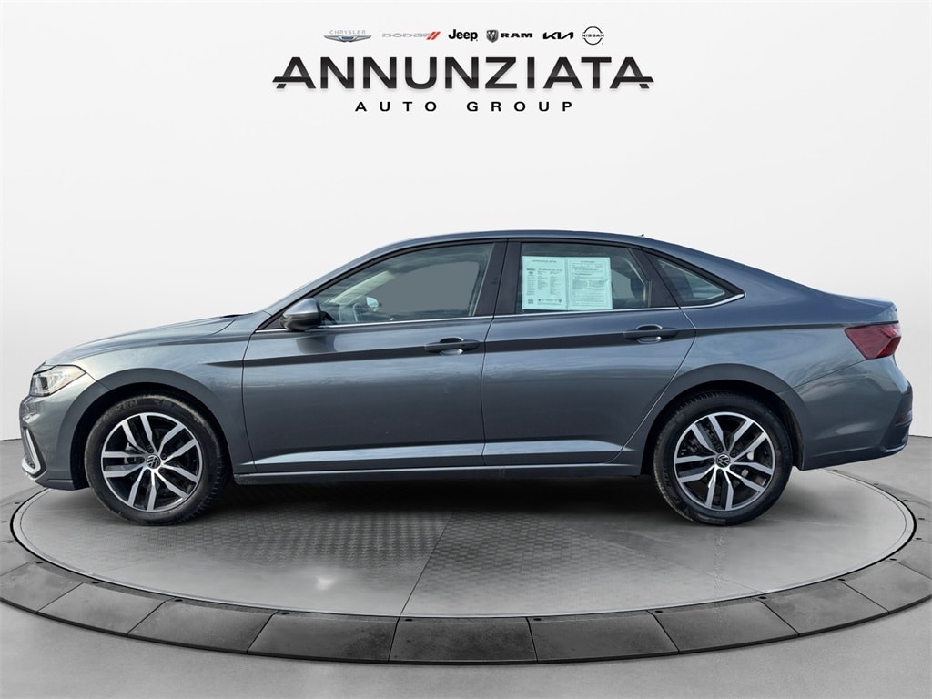 Used 2025 Volkswagen Jetta 1.5T SE Sedan