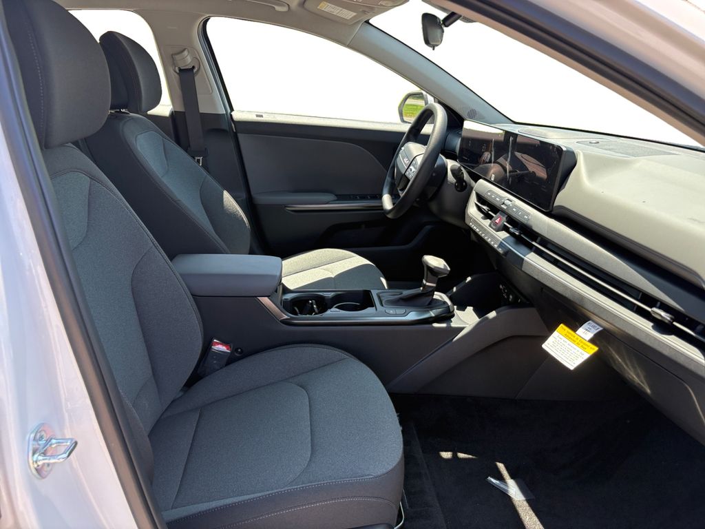 2025 Kia K4 LXS - Photo 15