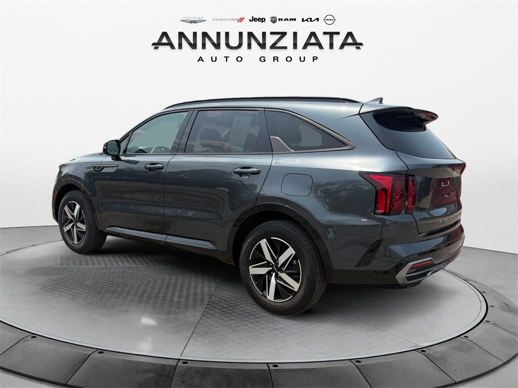 2022 Kia Sorento EX photo 3