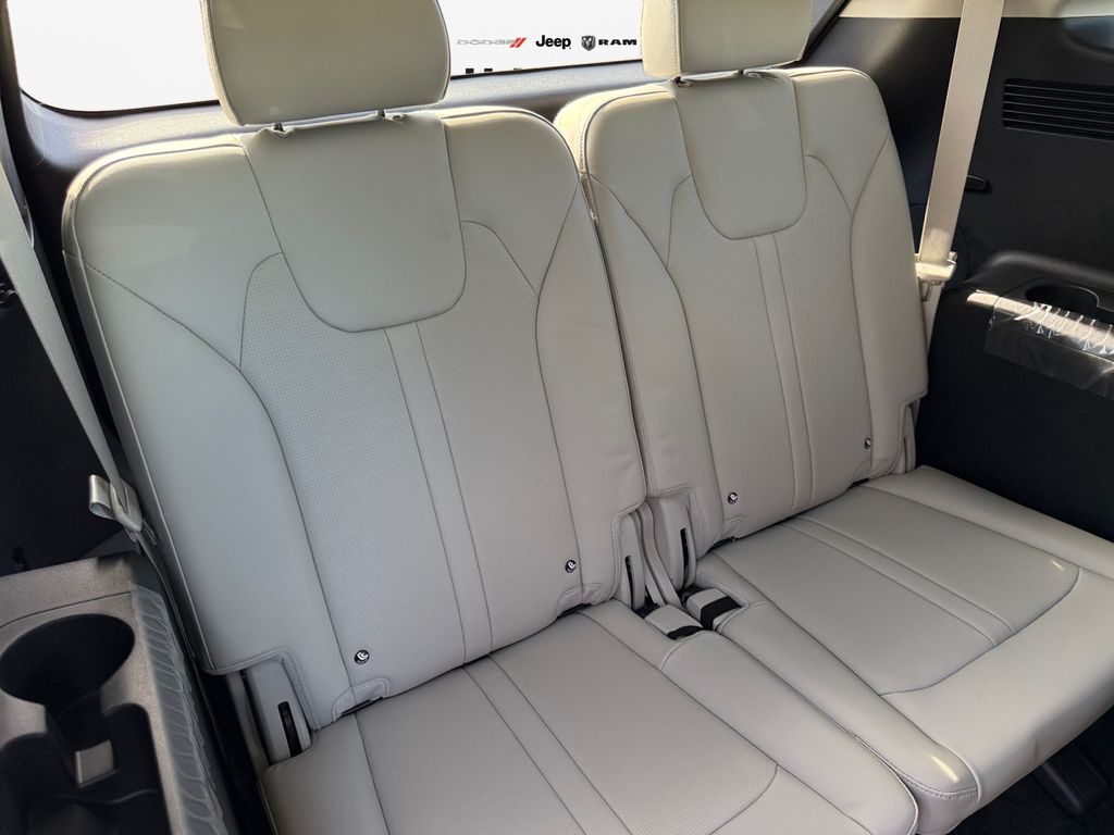 2026 Kia Sorento EX - Photo 16