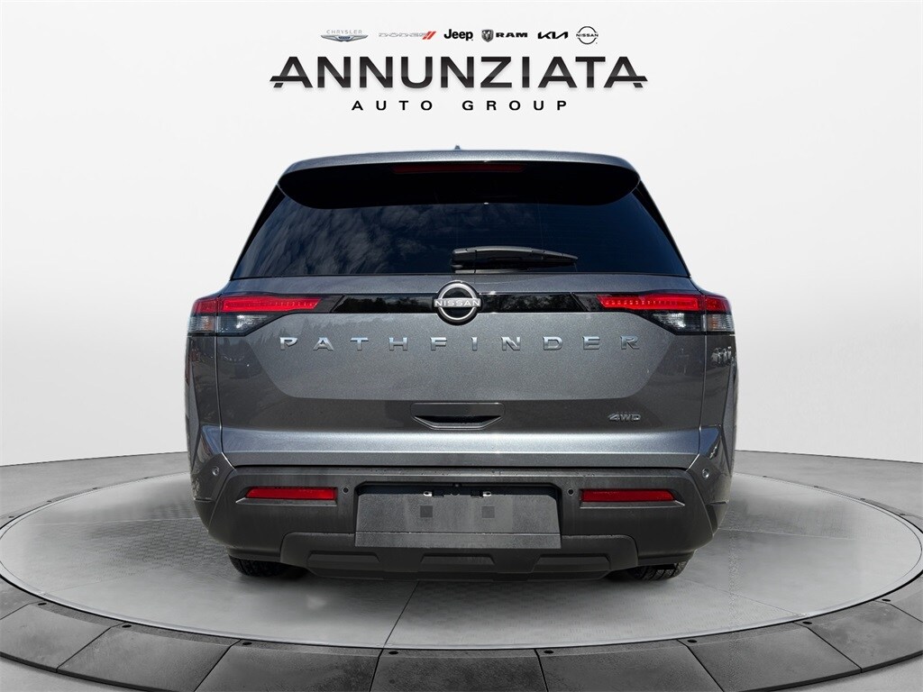 2025 Nissan Pathfinder SV photo 4