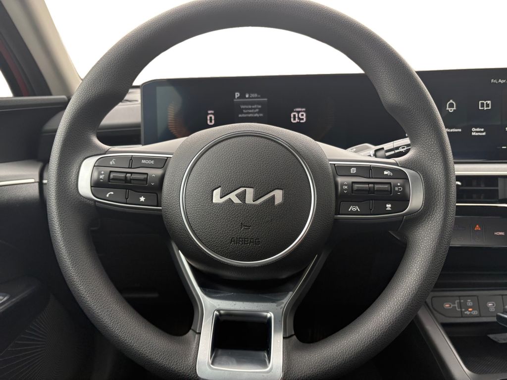 2025 Kia K5 LXS - Photo 10