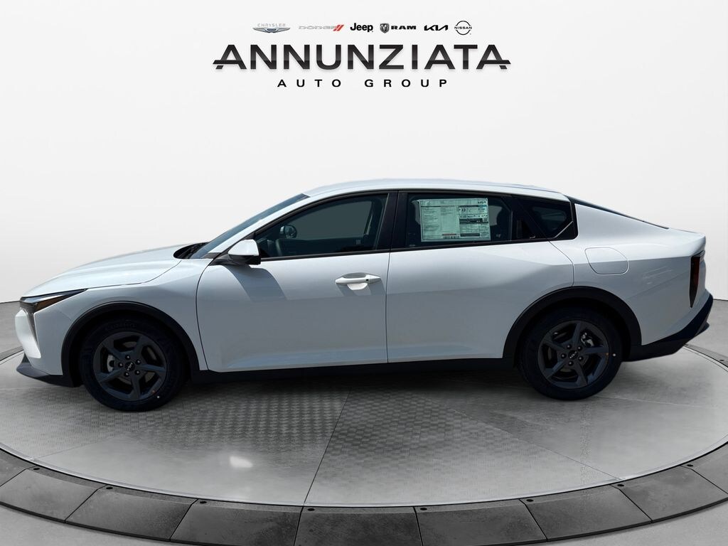New 2025 Kia K4 LXS Sedan