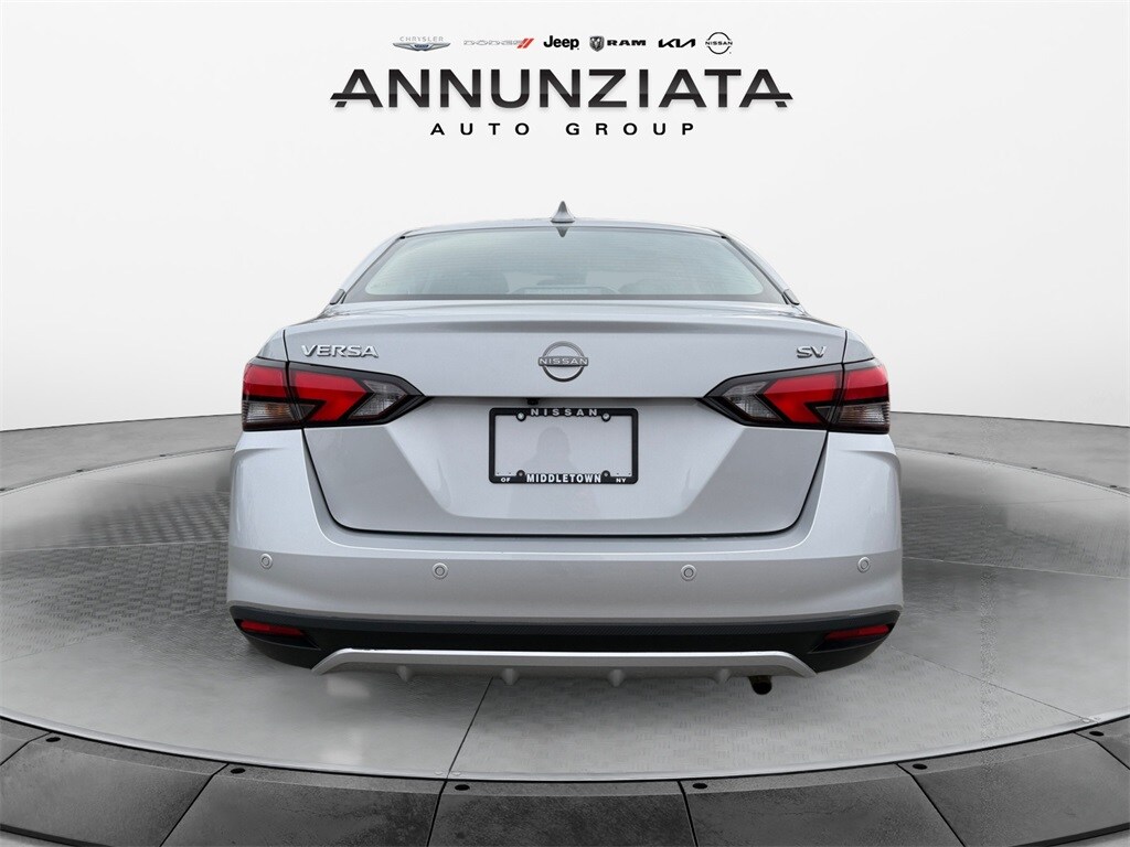 2023 Nissan Versa 1.6 SV photo 4