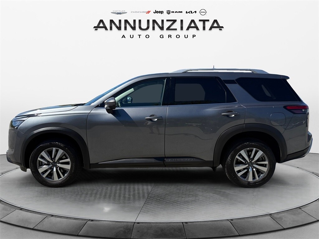2025 Nissan Pathfinder SL photo 2