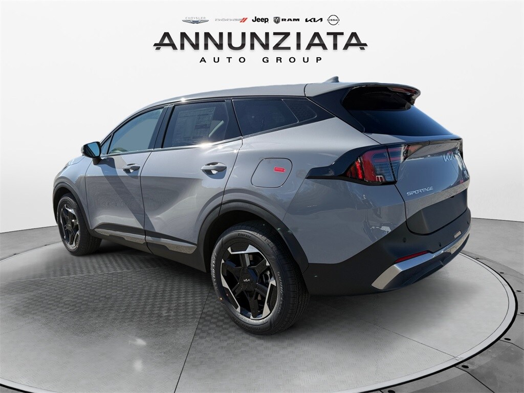 2026 Kia Sportage Hybrid S photo 3