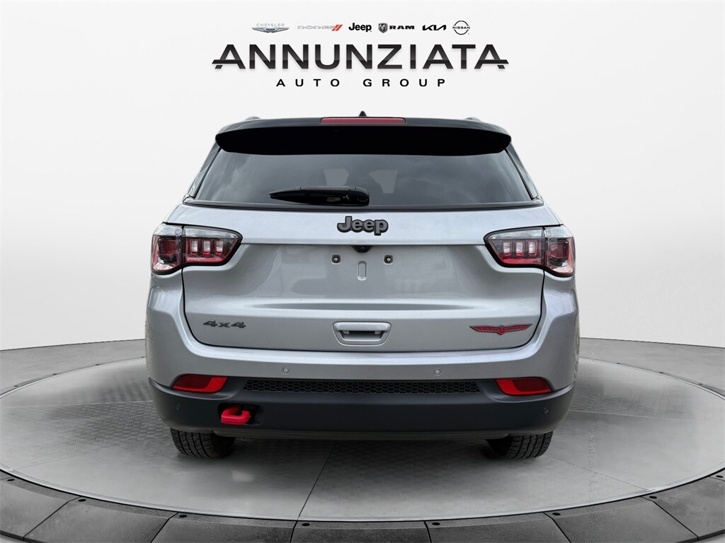 2023 Jeep Compass Trailhawk photo 2