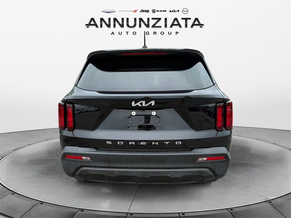 2022 Kia Sorento LX photo 3