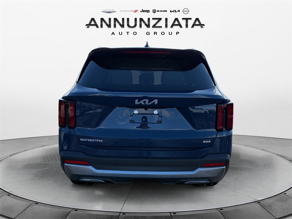 2025 Kia Sorento S photo 4