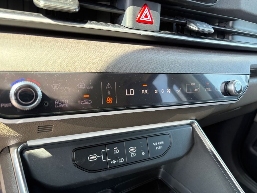 2025 Kia Carnival EX - Photo 29
