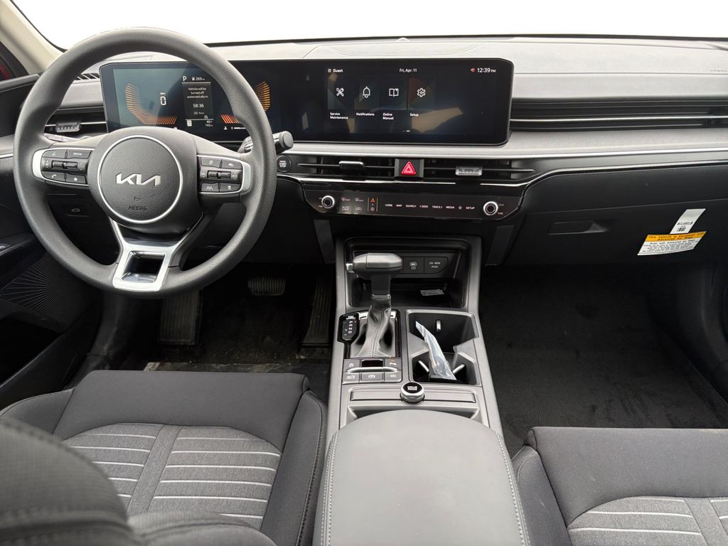 2025 Kia K5 LXS - Photo 8