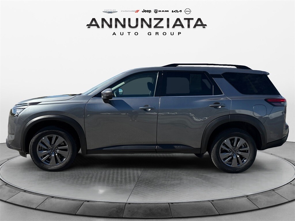 2025 Nissan Pathfinder SV photo 2