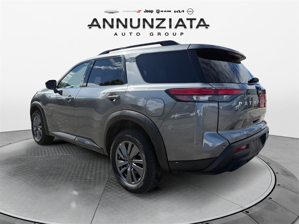 2025 Nissan Pathfinder SV photo 3