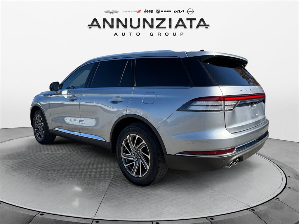 2021 Lincoln Aviator Standard photo 3