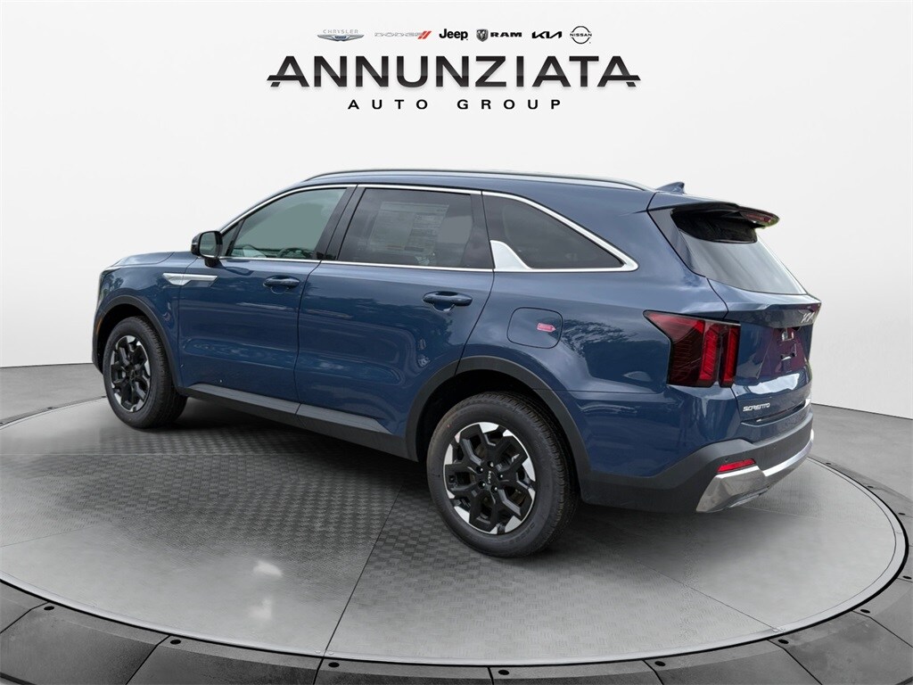 2025 Kia Sorento S photo 3