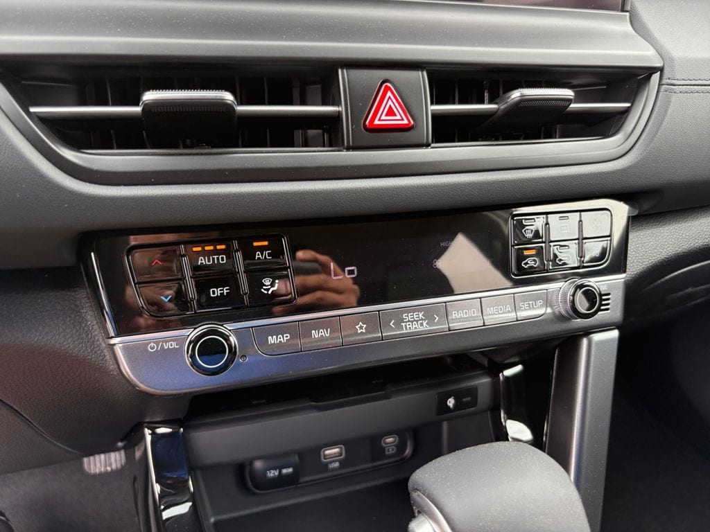 2025 Kia Seltos SX - Photo 29