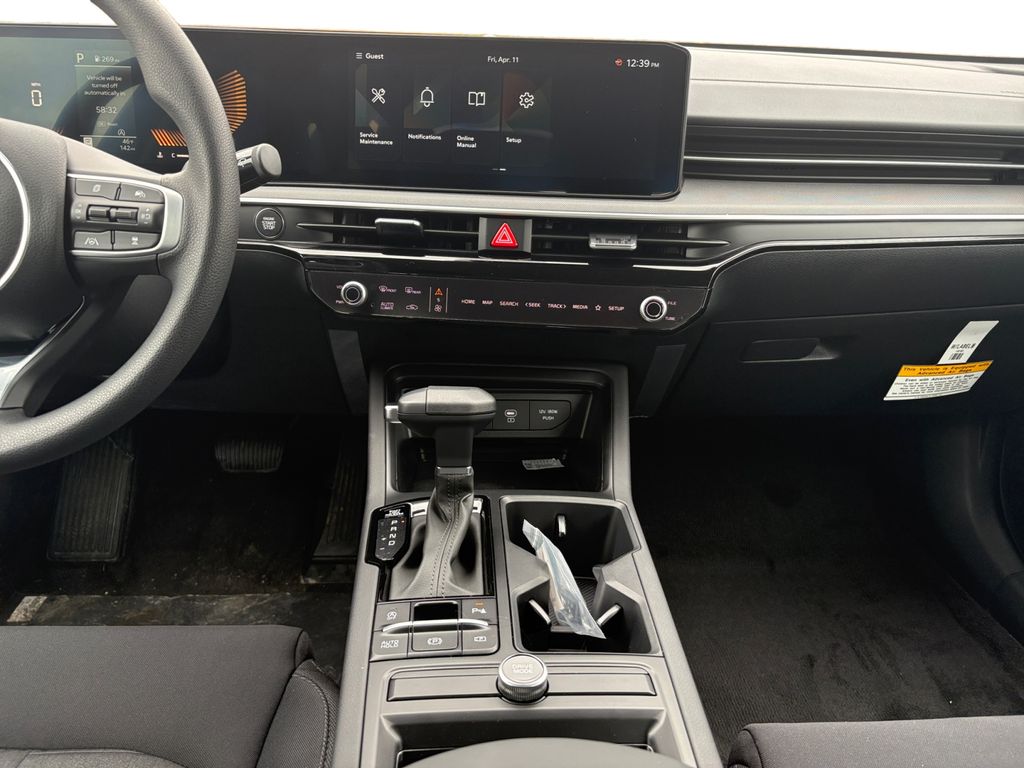 2025 Kia K5 LXS - Photo 9