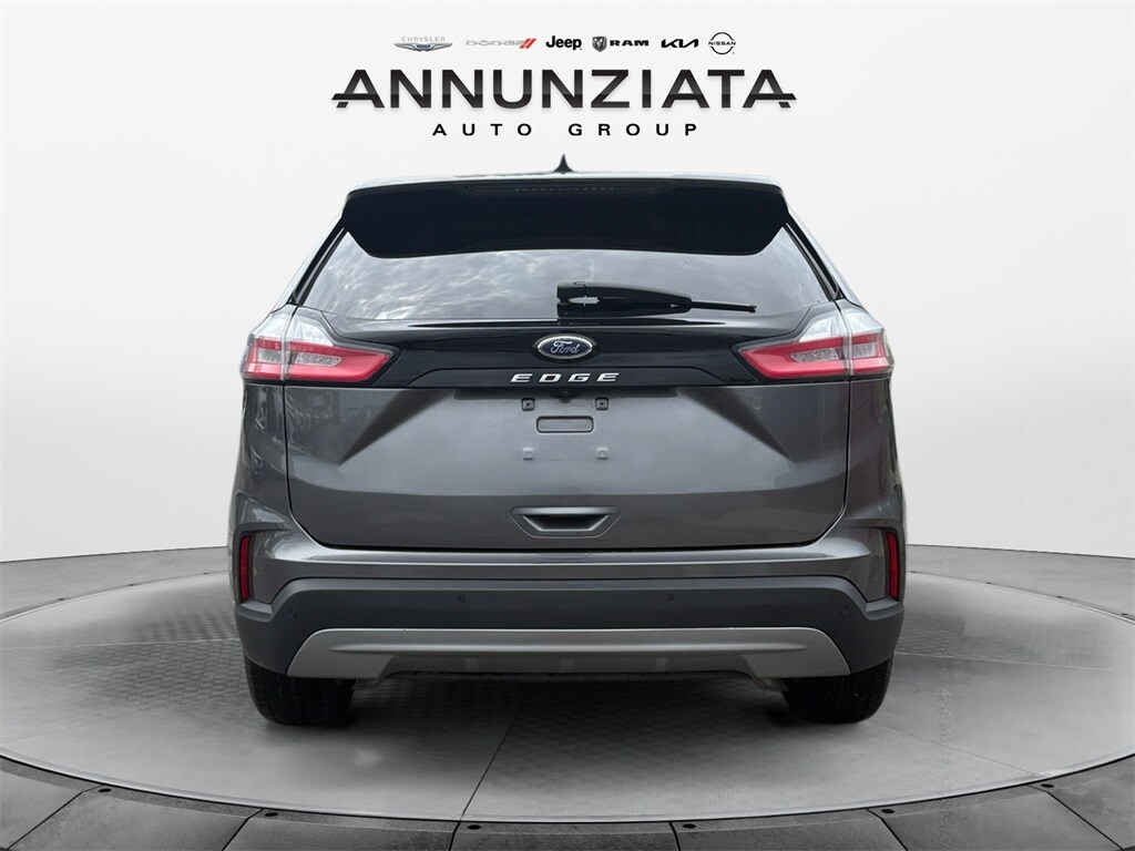 2022 Ford Edge SEL photo 3