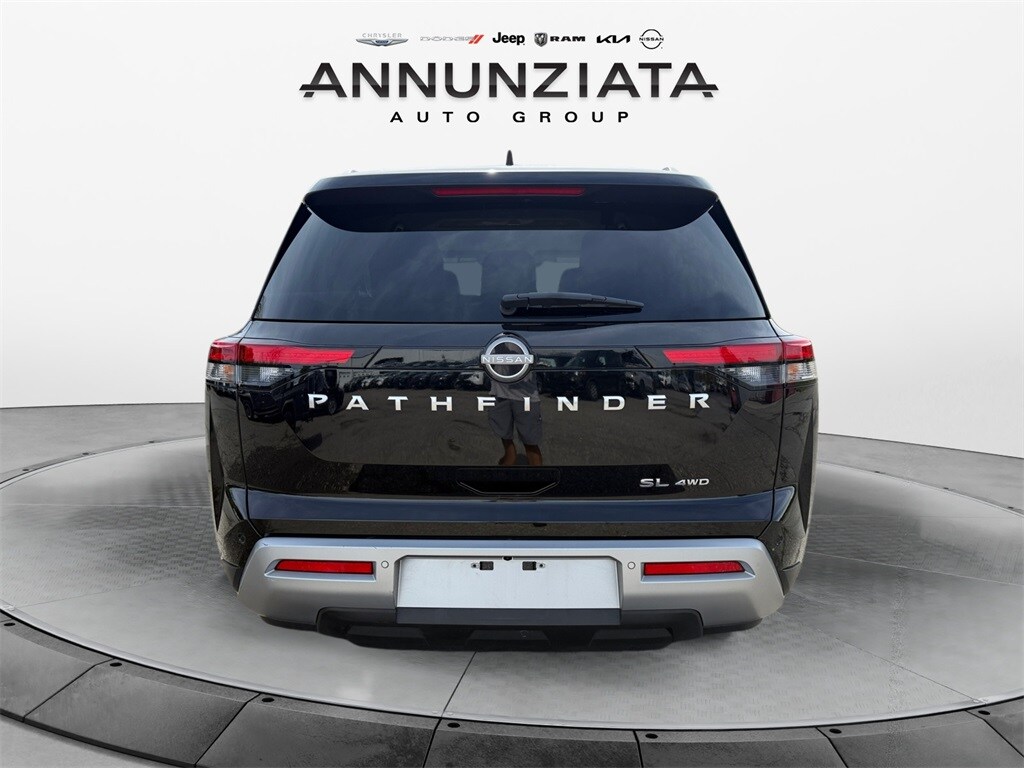 2025 Nissan Pathfinder SL photo 3
