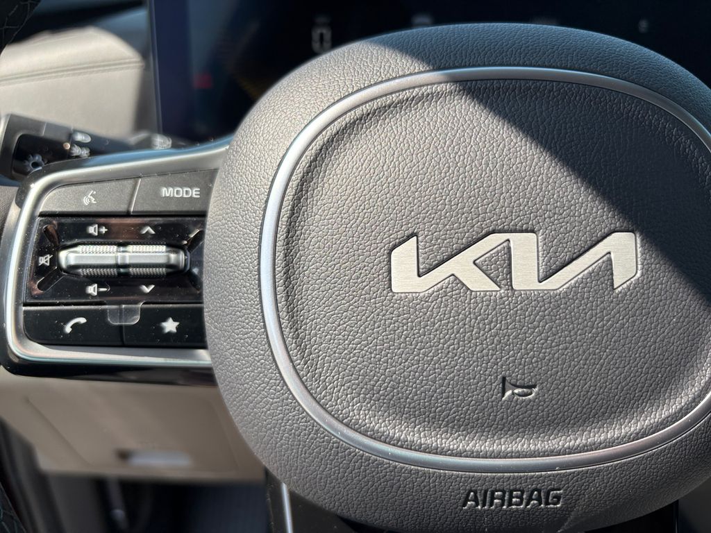 2025 Kia Carnival EX - Photo 25