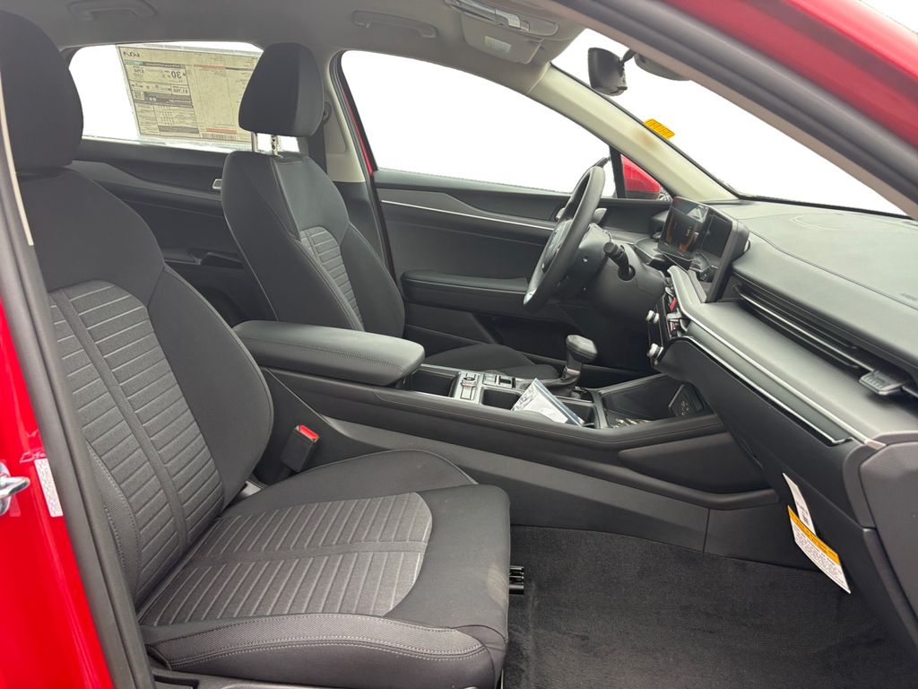 2025 Kia K5 LXS - Photo 13