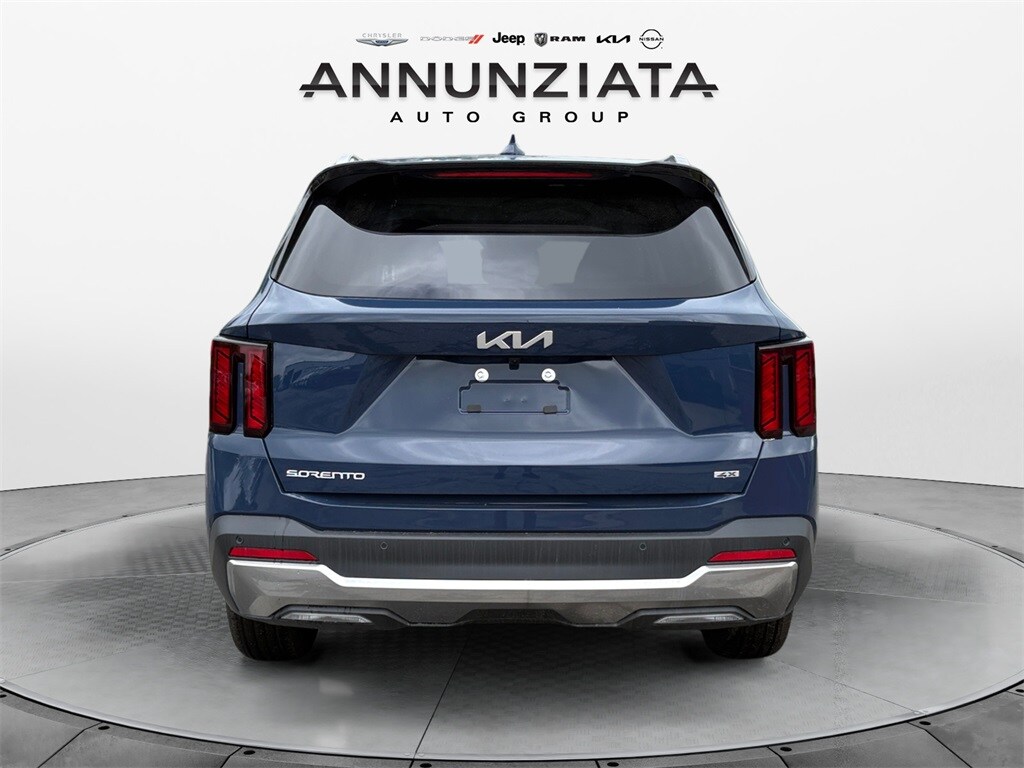 2025 Kia Sorento S photo 4