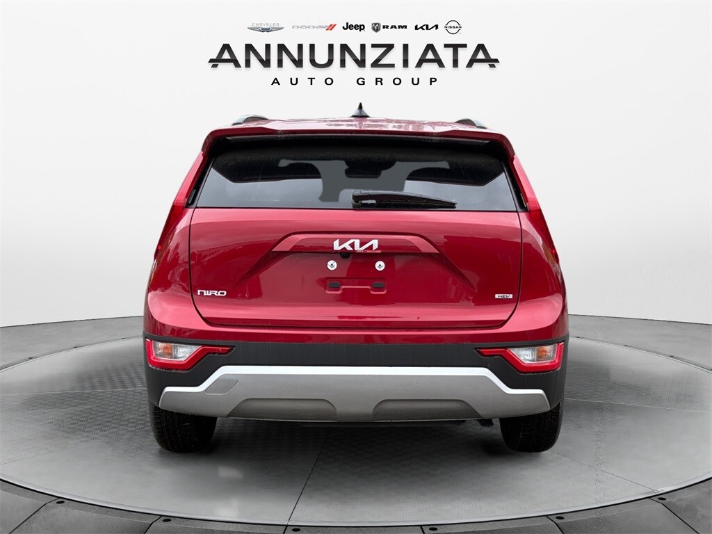 2025 Kia Niro LX photo 3