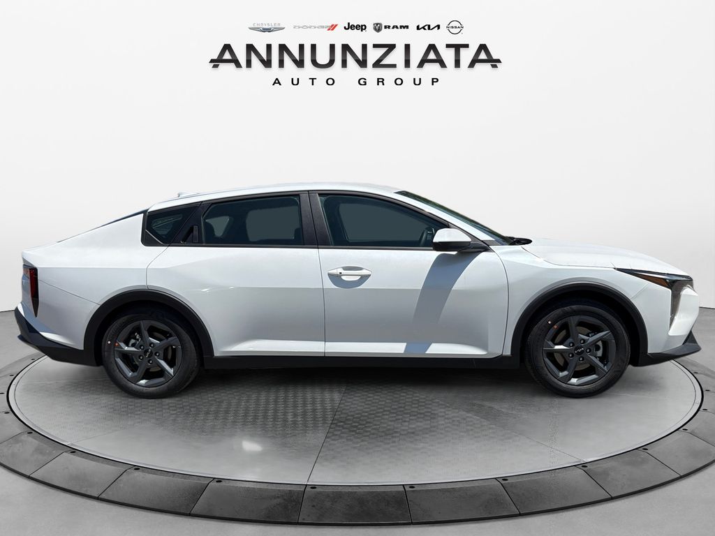 2025 Kia K4 LXS - Photo 6