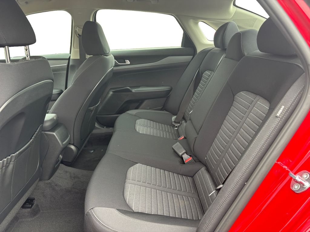 2025 Kia K5 LXS - Photo 12