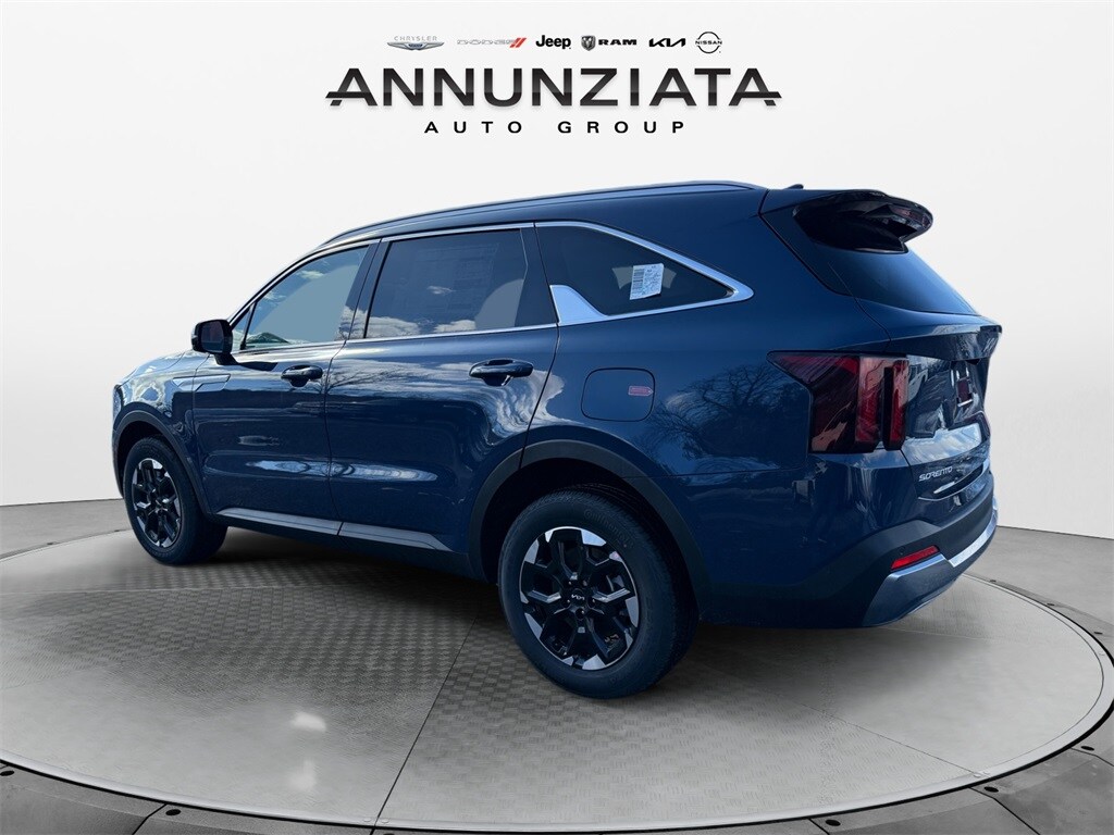 2025 Kia Sorento S photo 3