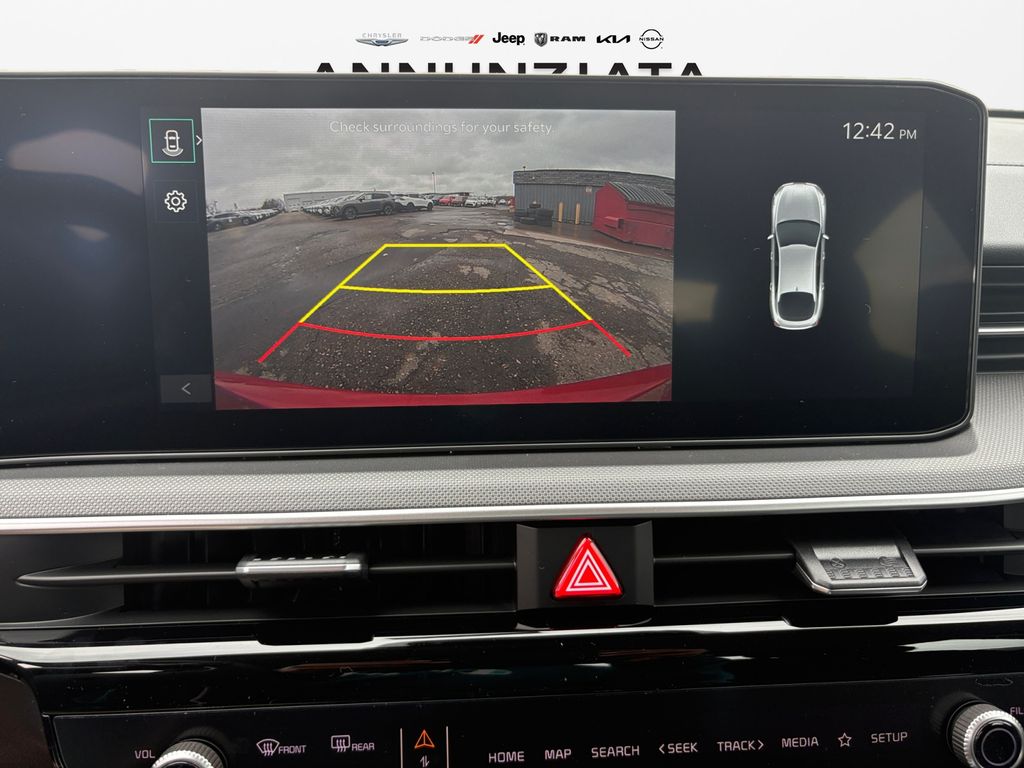 2025 Kia K5 LXS - Photo 11