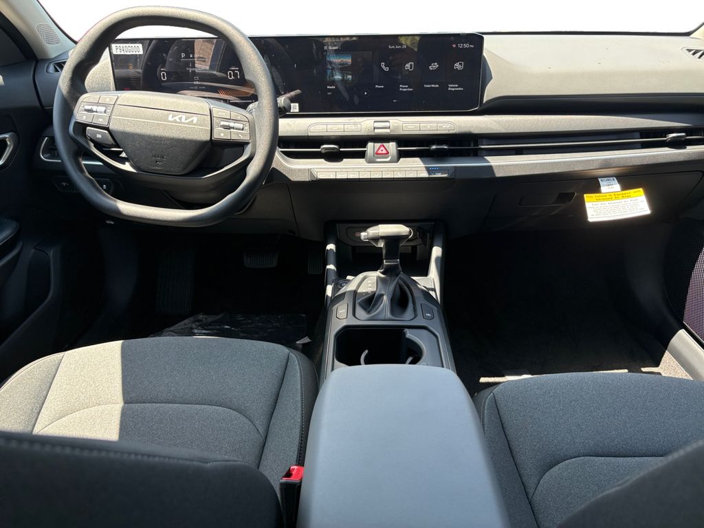 2025 Kia K4 LXS - Photo 10
