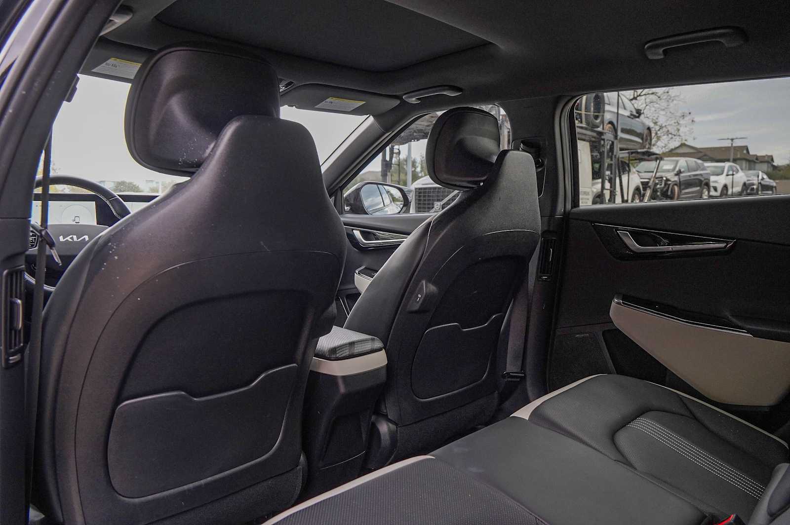 Thumbnail: 2022 Kia EV6 - 29