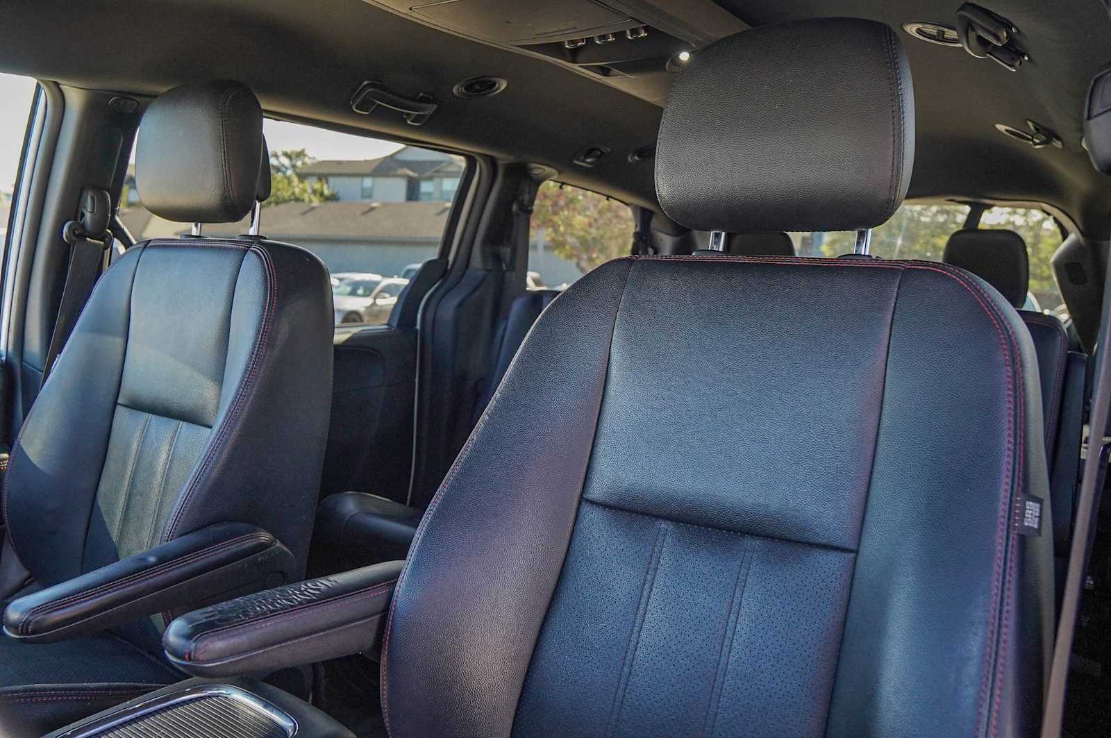 Thumbnail: 2017 Dodge Grand Caravan - 11