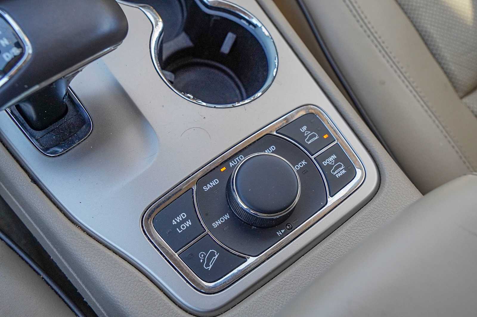 Thumbnail: 2015 Jeep Grand Cherokee - 22