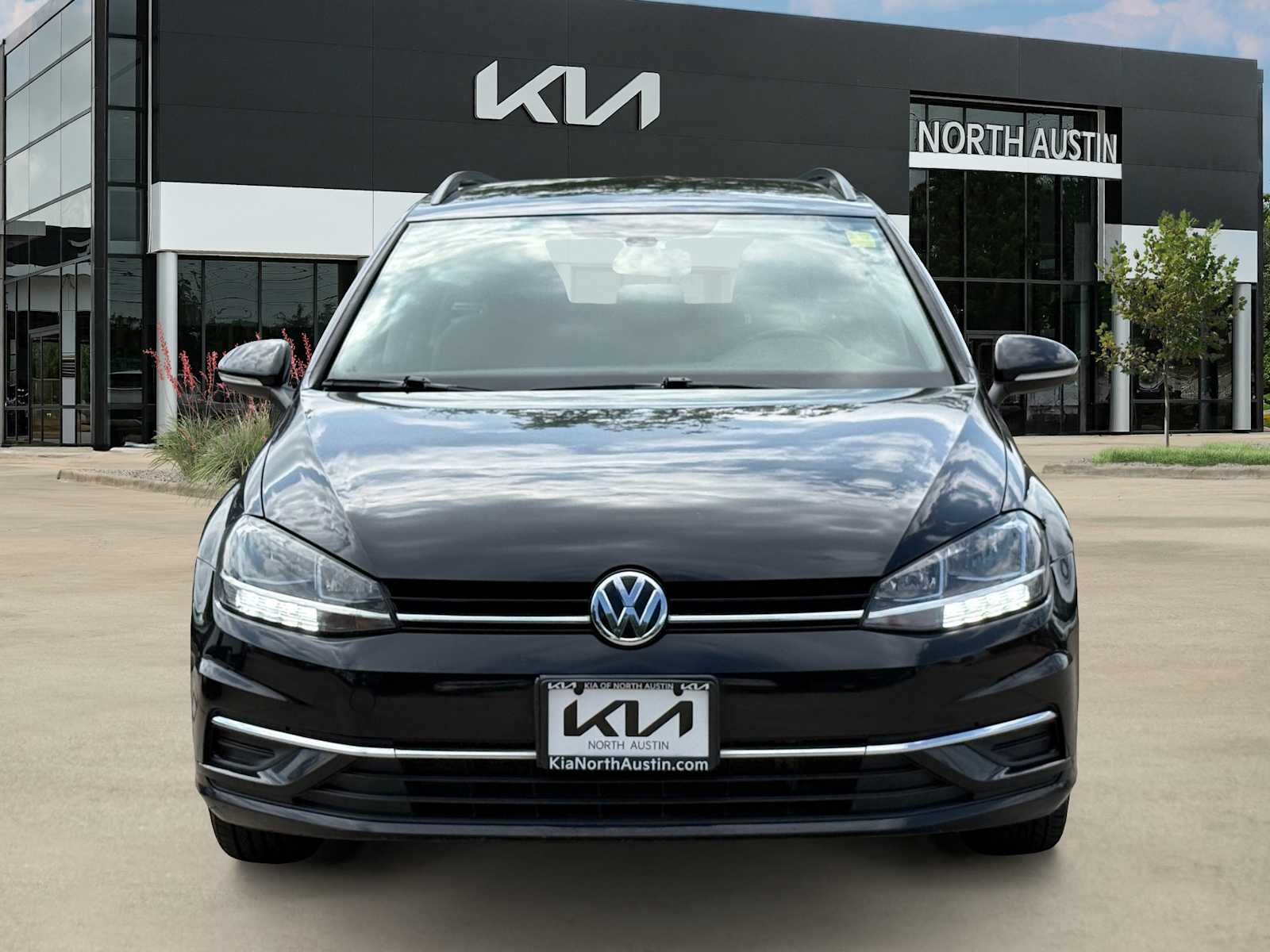 Thumbnail: 2019 Volkswagen e-Golf - 3