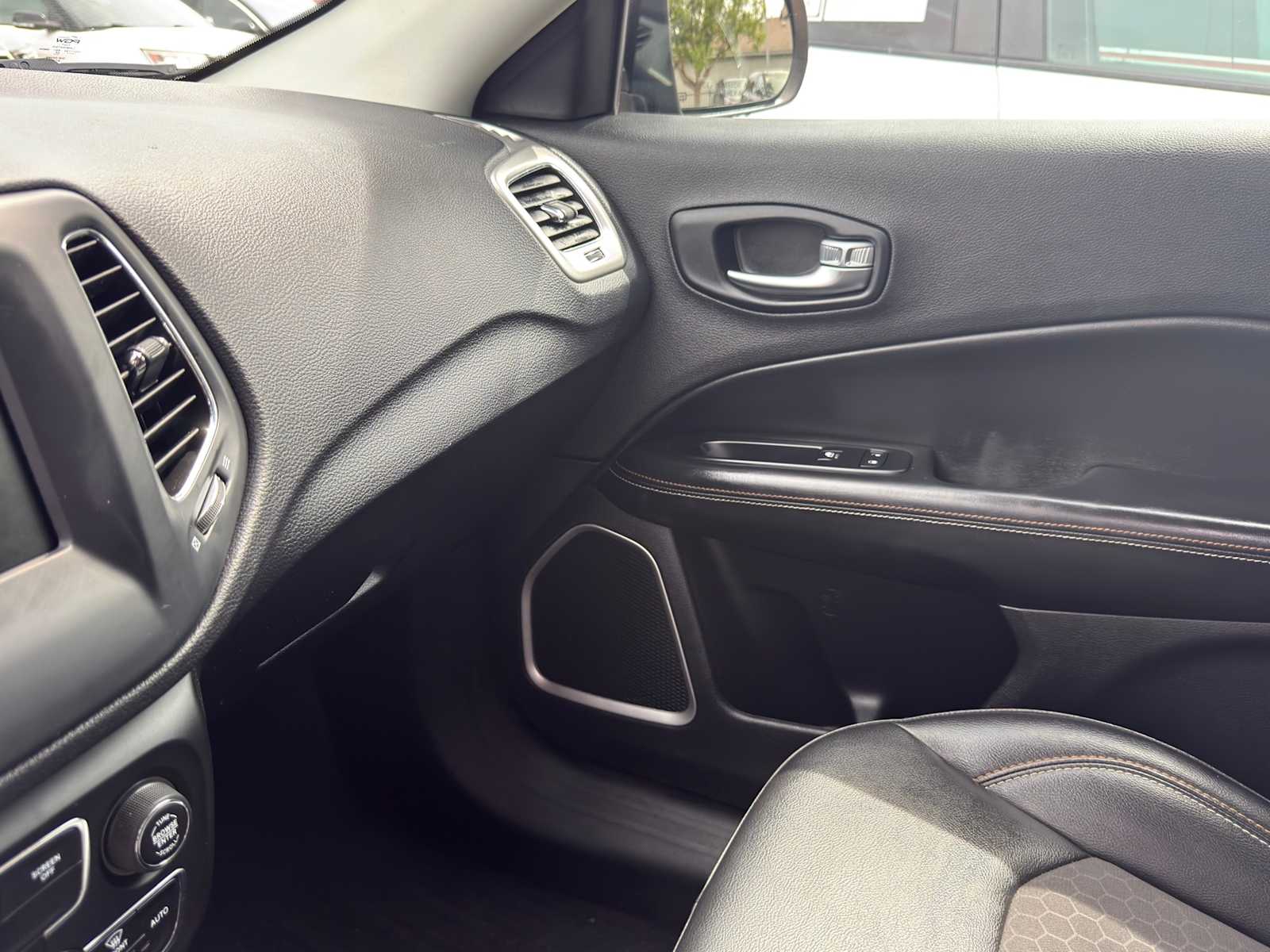 Thumbnail: 2019 Jeep Compass - 16