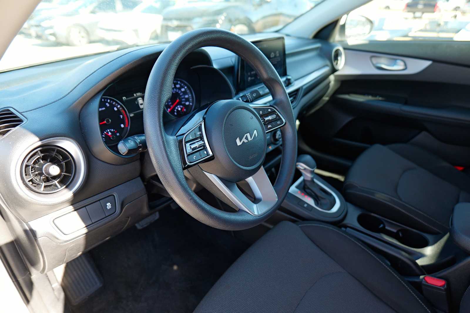 Thumbnail: 2024 Kia Forte - 9