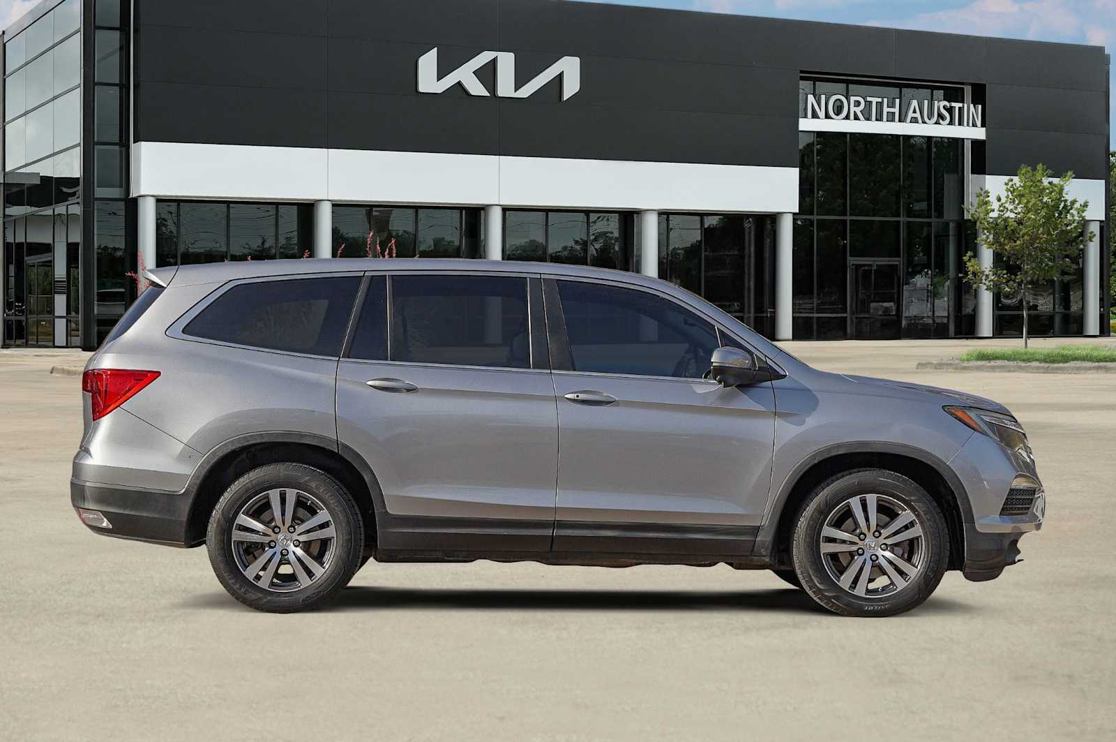 Thumbnail: 2017 Honda Pilot - 7