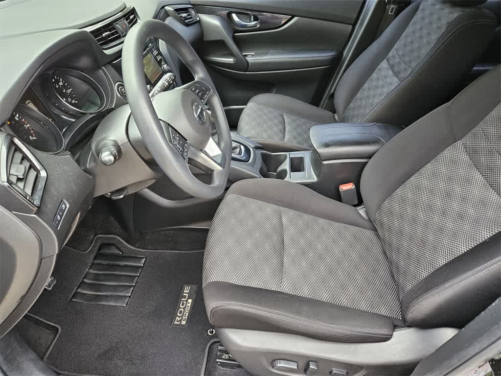 Thumbnail: 2017 Nissan Rogue Sport - 11