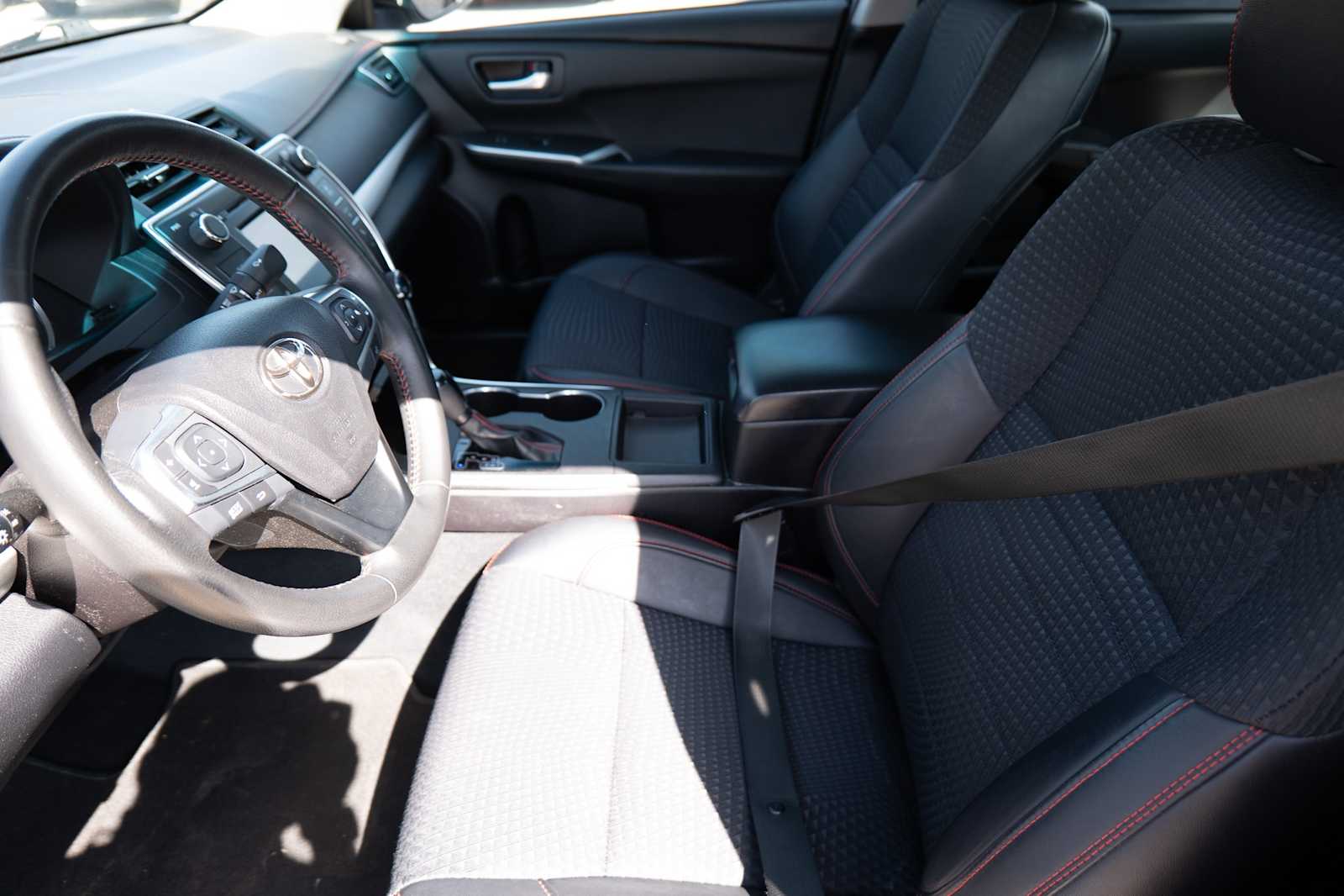 Thumbnail: 2015 Toyota Camry - 10