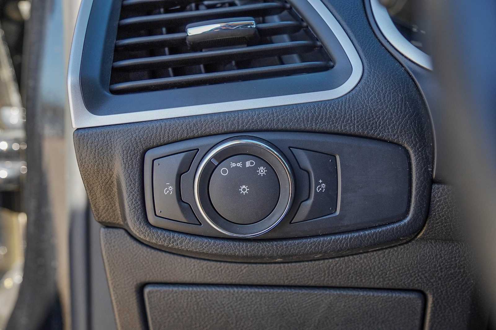 Thumbnail: 2017 Ford Edge - 21