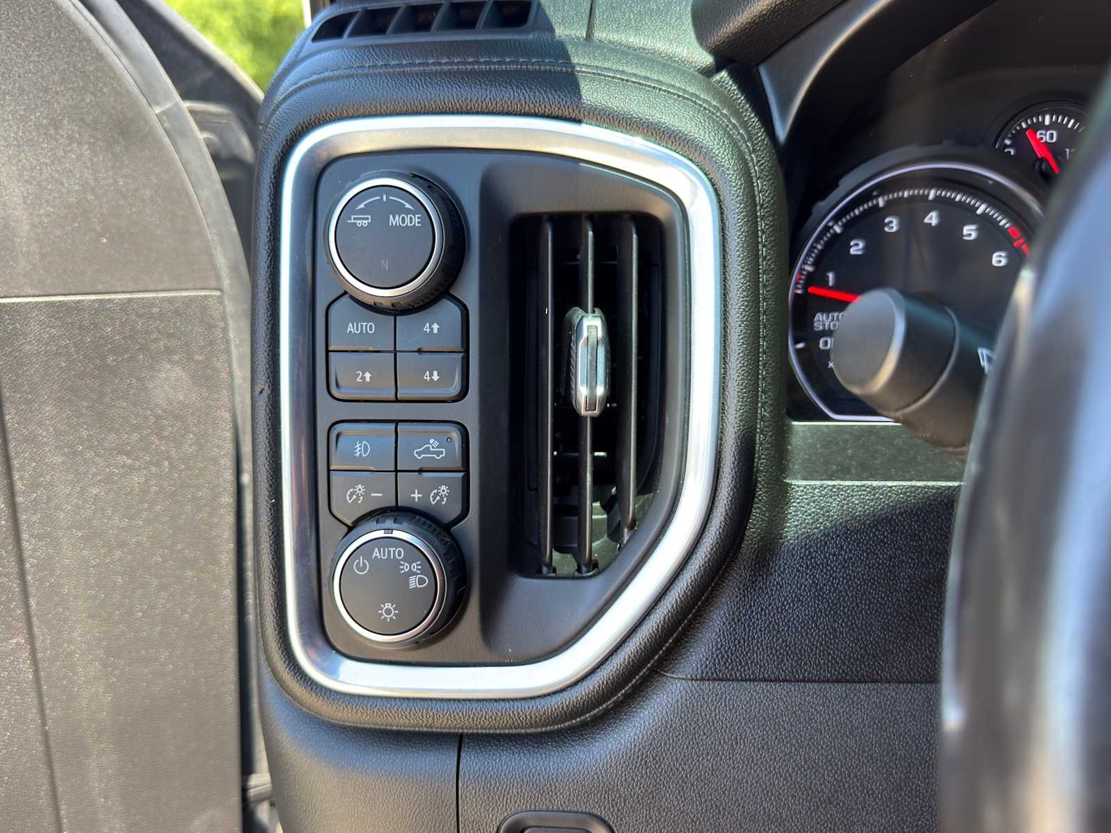 Thumbnail: 2021 Chevrolet Silverado 1500 - 17