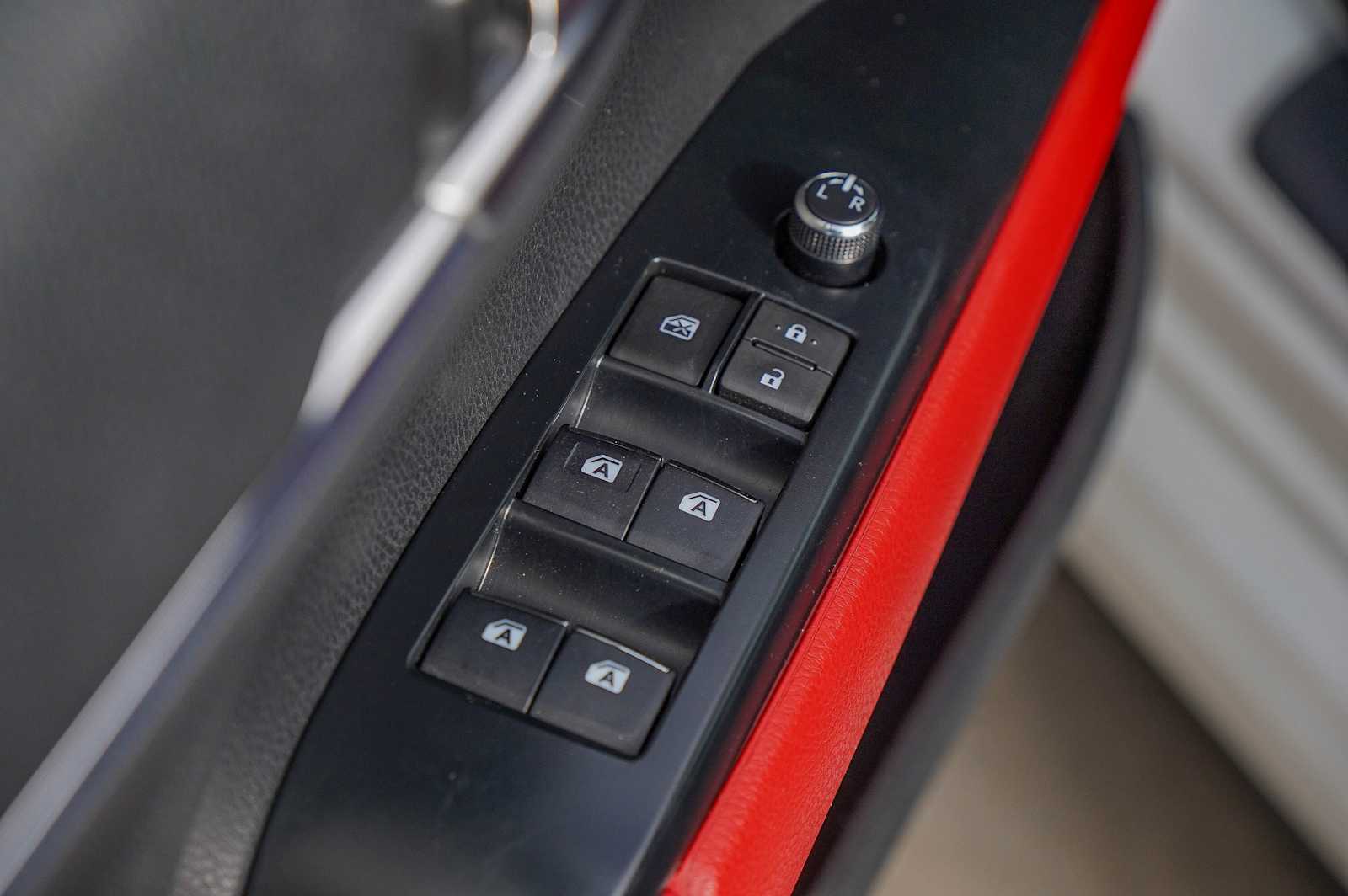 Thumbnail: 2020 Toyota Camry - 24