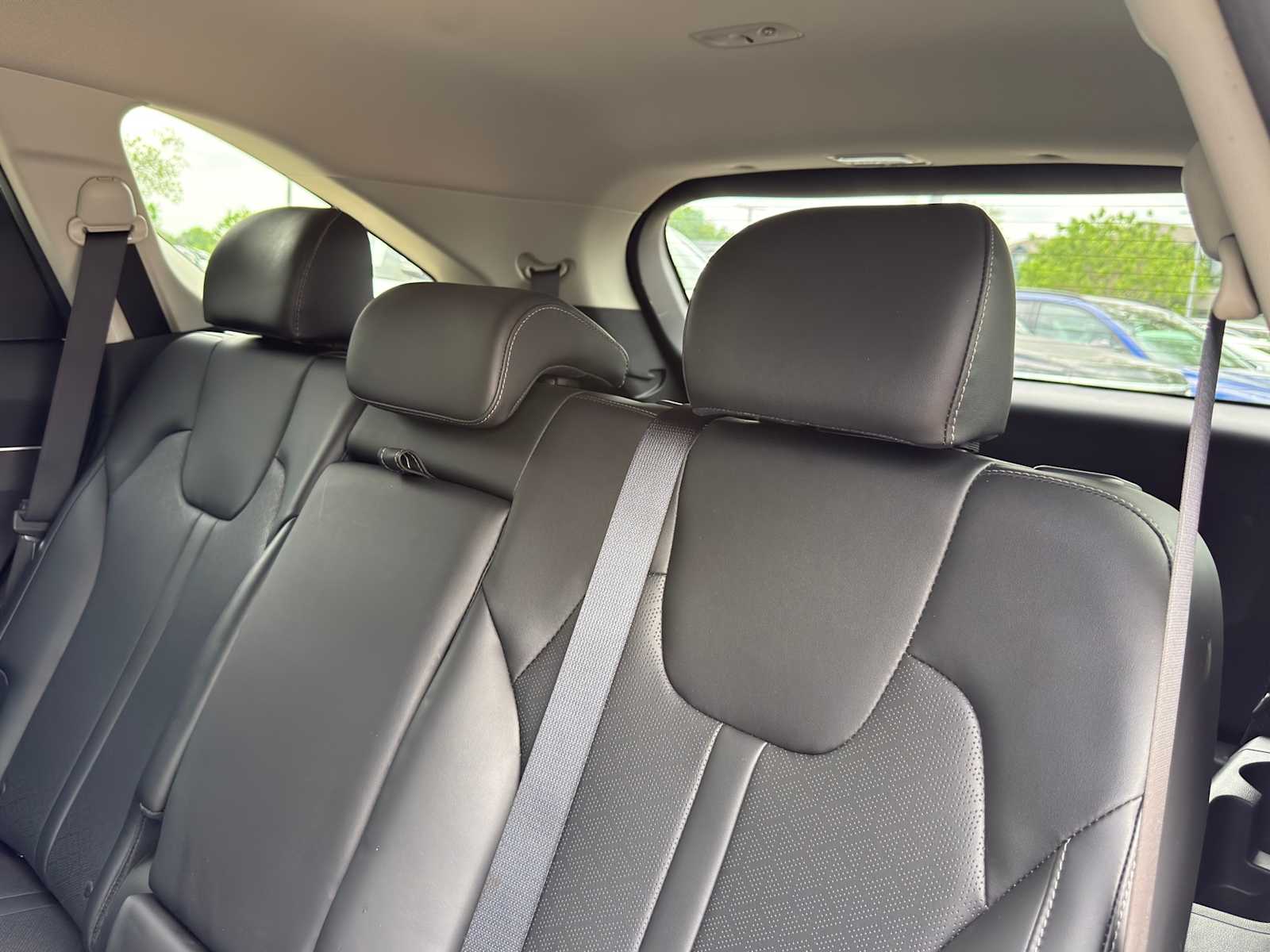 Thumbnail: 2023 Kia Sorento - 25