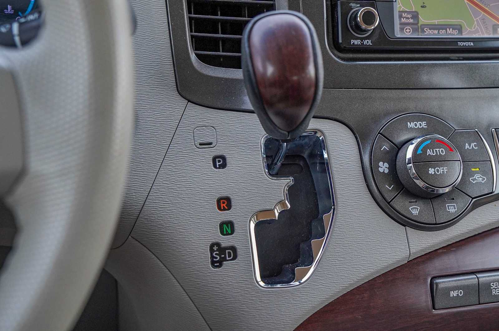 Thumbnail: 2013 Toyota Sienna - 22