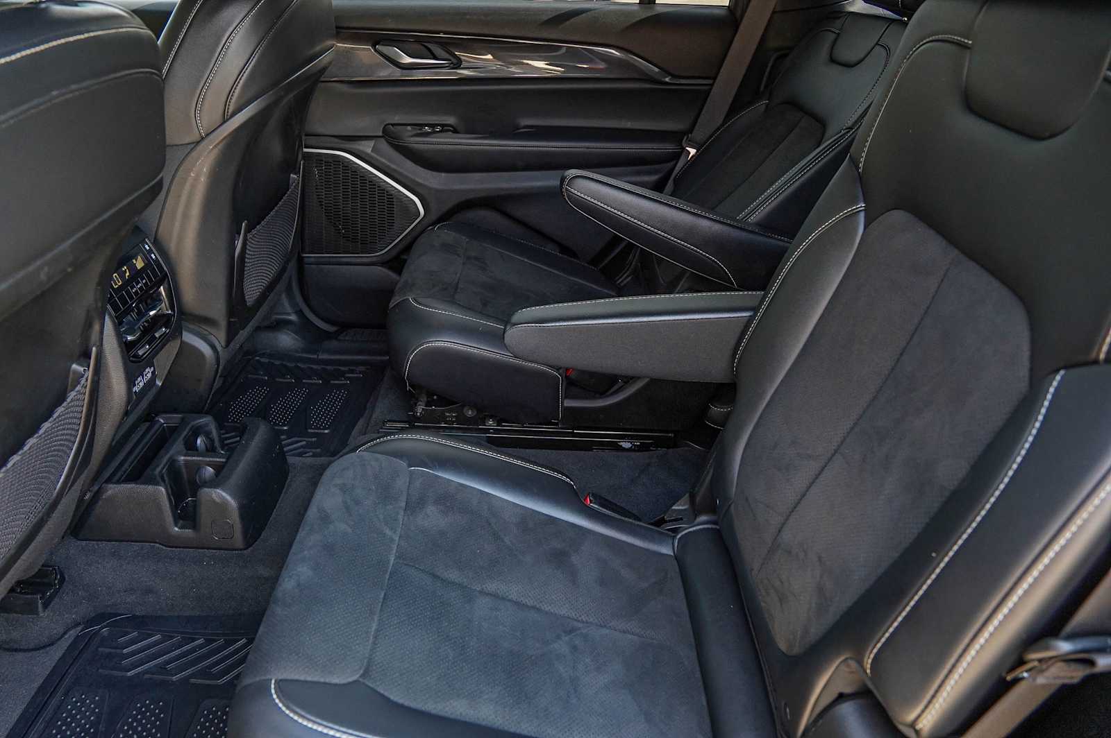 Thumbnail: 2022 Jeep Grand Cherokee - 29