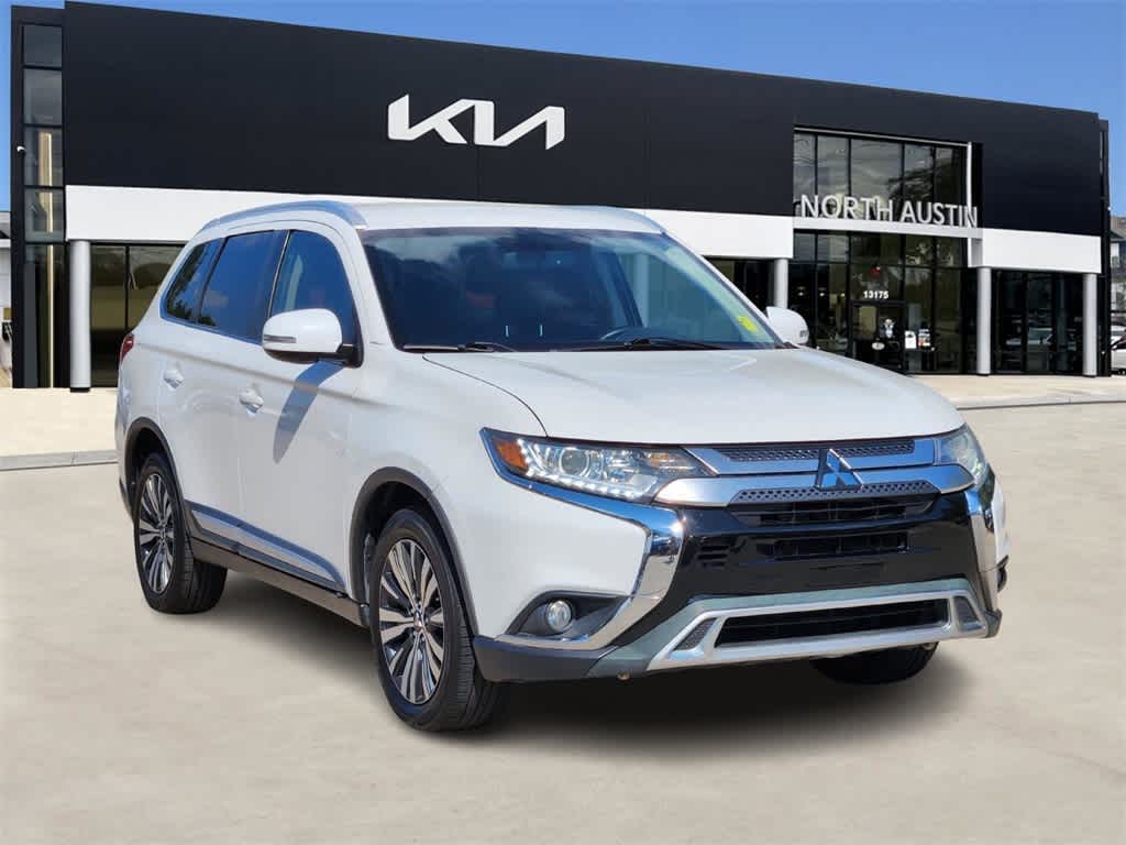 Thumbnail: 2019 Mitsubishi Outlander - 3