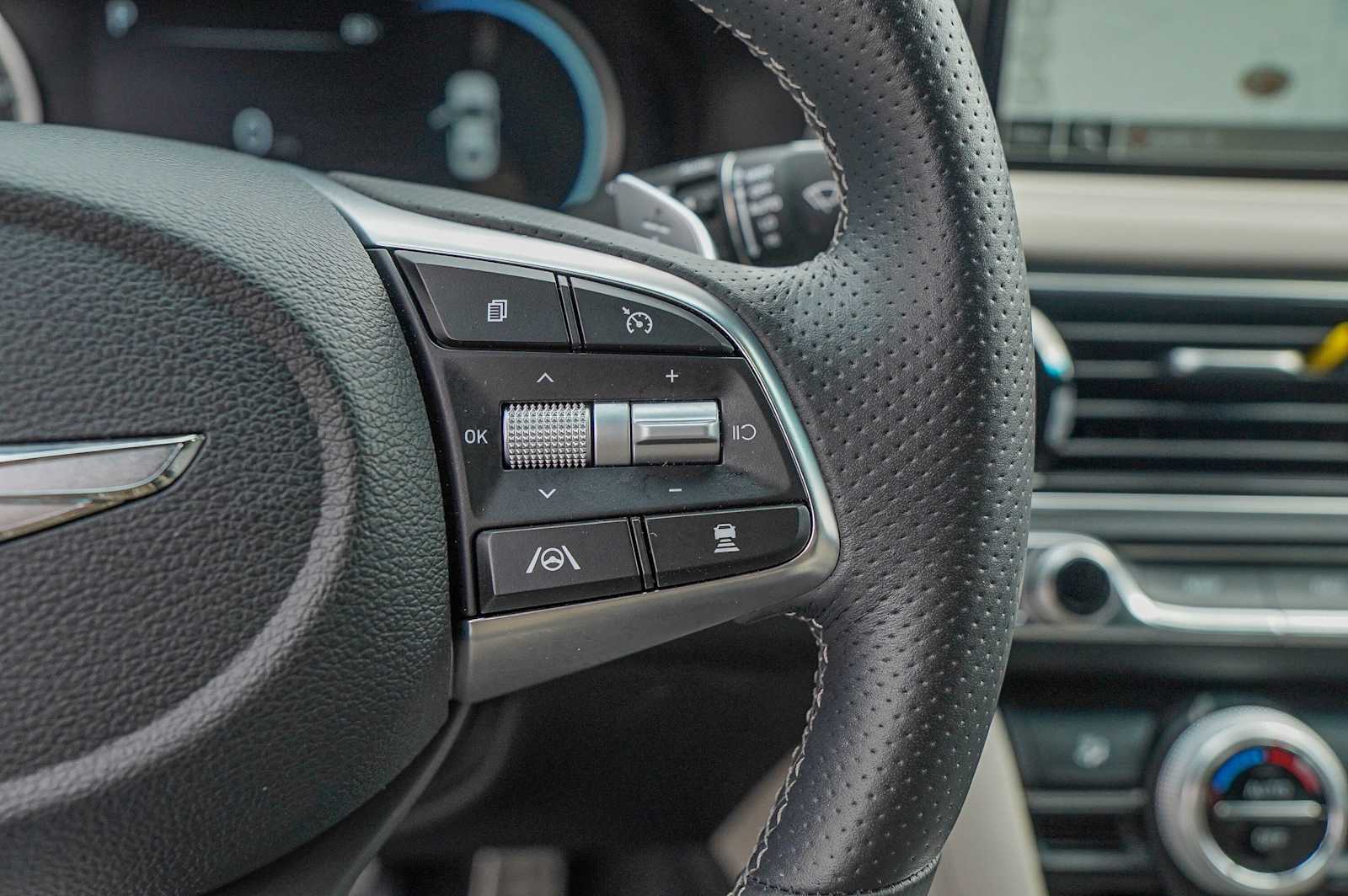 Thumbnail: 2023 Genesis G70 - 14