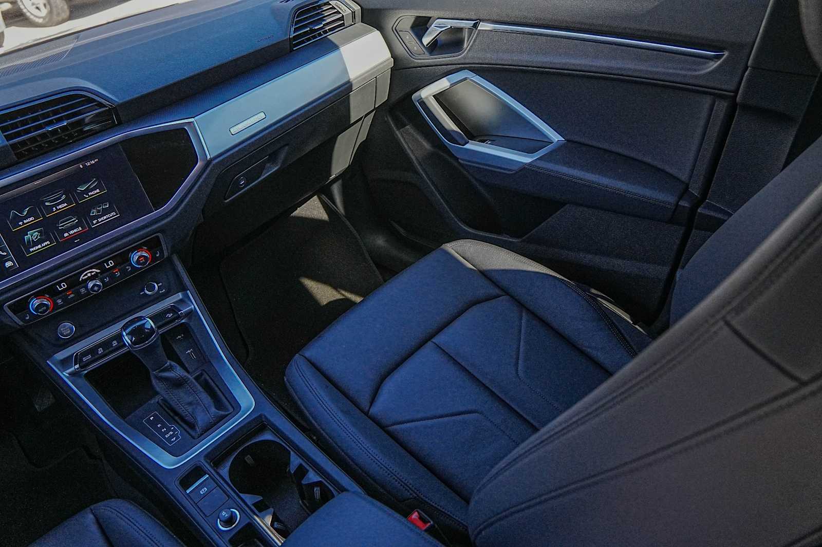 Thumbnail: 2020 Audi Q3 - 28